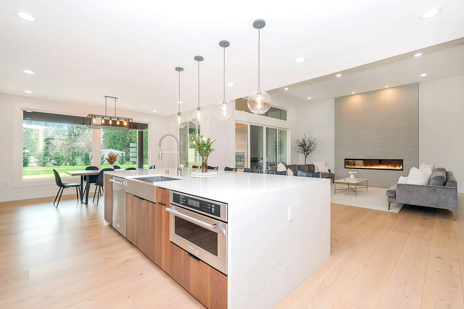 Luxury kitchen remodeling in Los Angeles